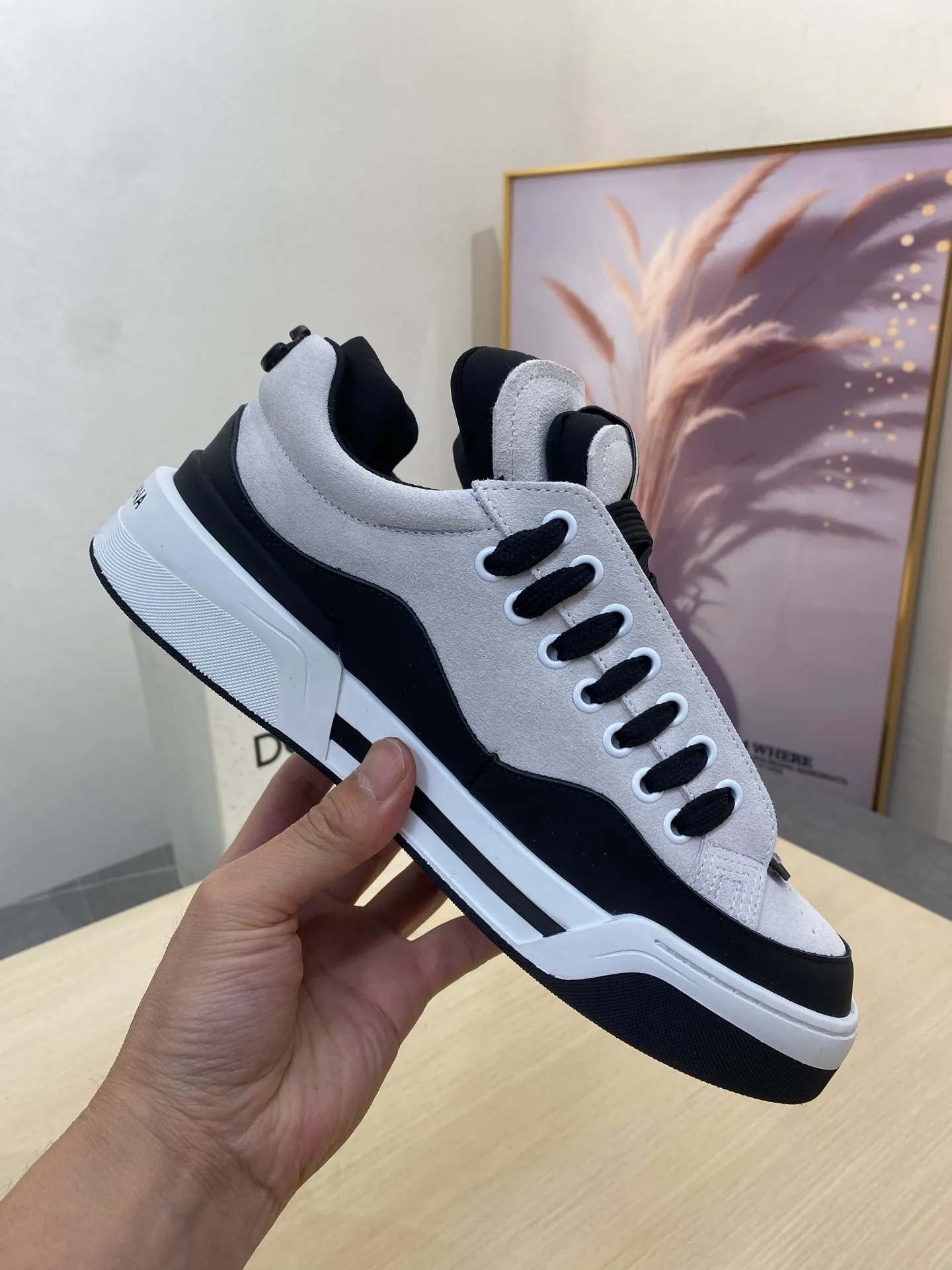 P740••New arrivals••Dolce&Gabbana••DG✔️High-end men's sports•casual shoes. Original goods from top counters. Original imported cowhide, multi-material splicing design ➕Imported cowhide lining, cowhide feet ➕Original TPR elastic outsole.  Size: 39-44 (38, 45 customized)